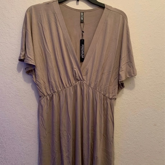 SOLD✨HPx2✨low cut taupe dress - Picture 3 of 6